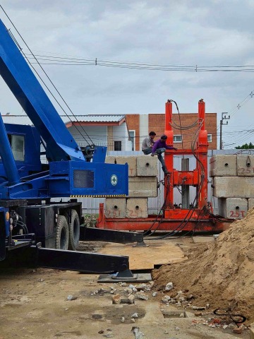 กดเสาเข็มด้วยระบบไฮดรอลิค